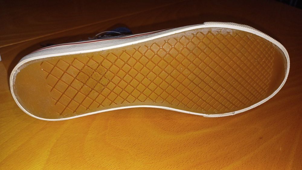 Дънкови гумени кецове, декорирани с блестящи камъчета