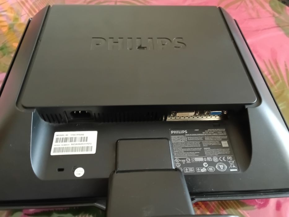 17 инча Филипс монитор