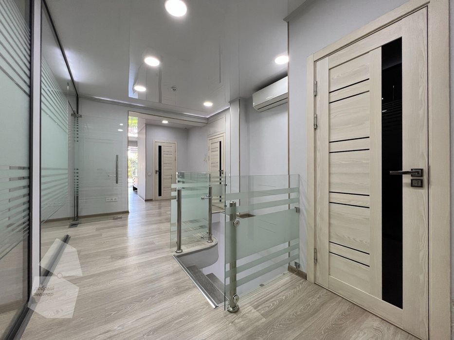 Сдается в аренду Евро офис с мебелью вдоль дороги 130м2 - Ц-13/Лабзак