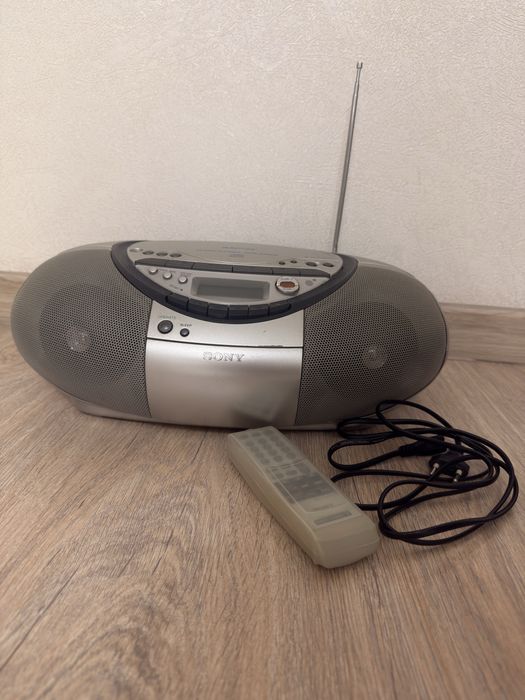 Бумбокс SONY  CD + магнитофон + радио