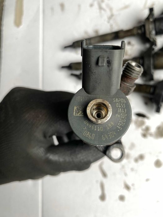 Injector Citroen Ford Volvo Peugeot 1.6 HDi TDCI 109 cai 0445110188