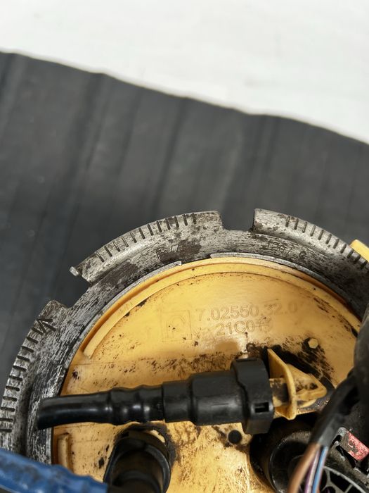 Pompa motorina Passat B6 2.0diesel Piese dezmembrari Passat . Service autorizat