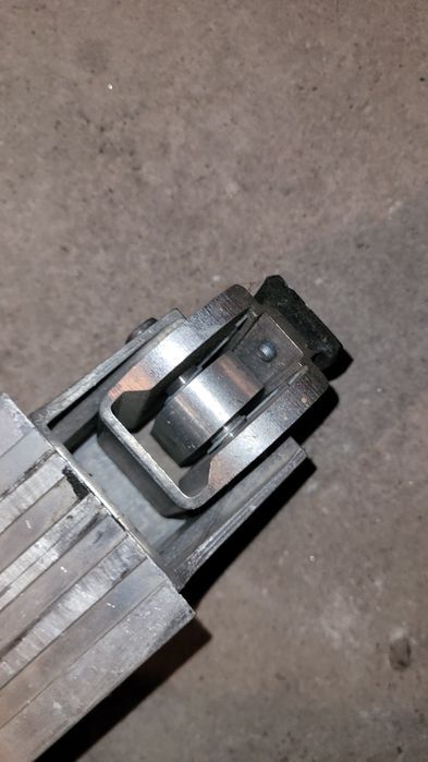 Bară  fixare marfă