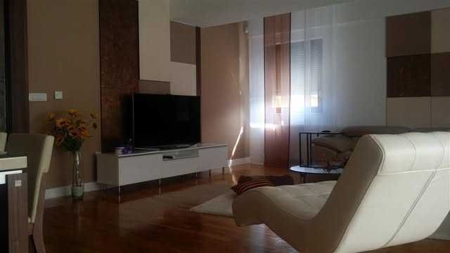 Дава се под наем Тристаен апартамент в София, Център - 90 кв.м за 239999 € - Снимка #3