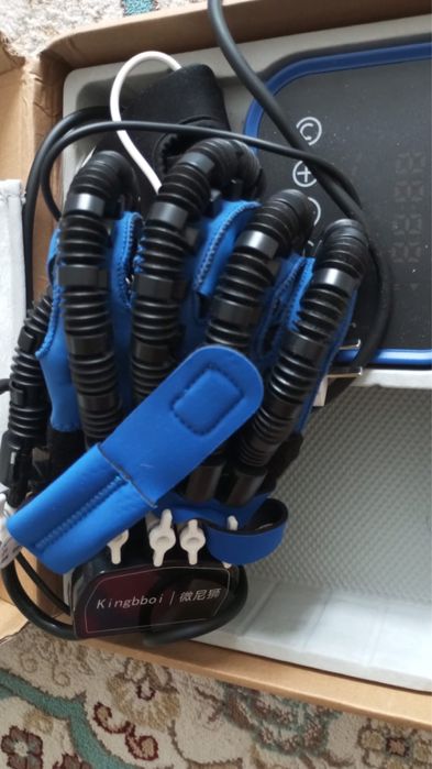 Перчатка для реабилитации после инсульта