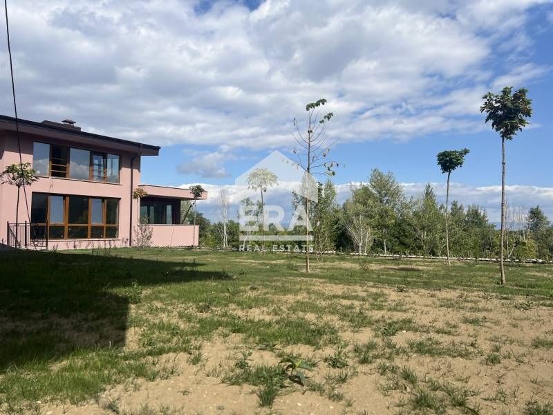 Продава се Къща в с. Панчарево, Област София-град - 794 кв.м за 517 €/кв.м - Снимка #1