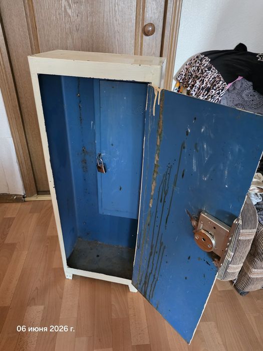Продам сейф напольный