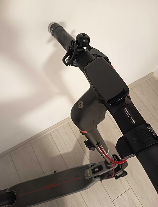 Vând trotineta electrica ninebot e3
