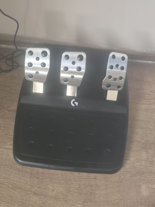 Logitech G923 Волан и Педали, ПОДАРЪК F1 25 за PS5