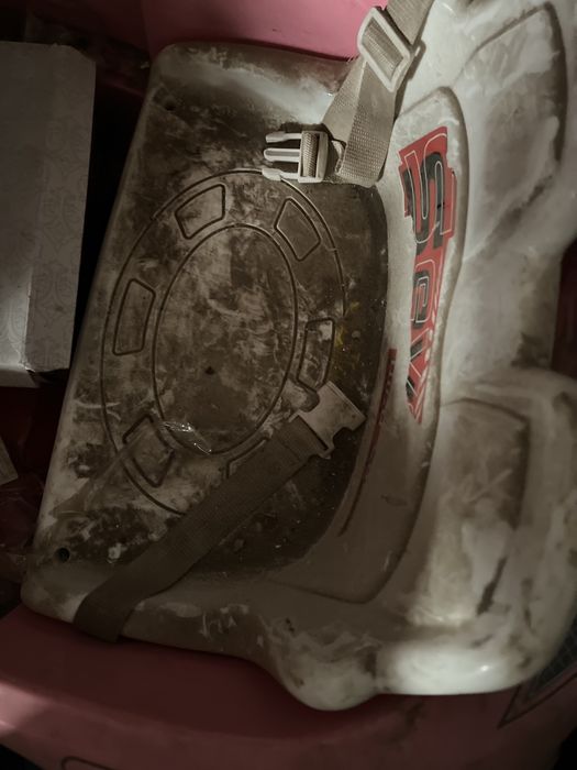 Продам детскую машину.