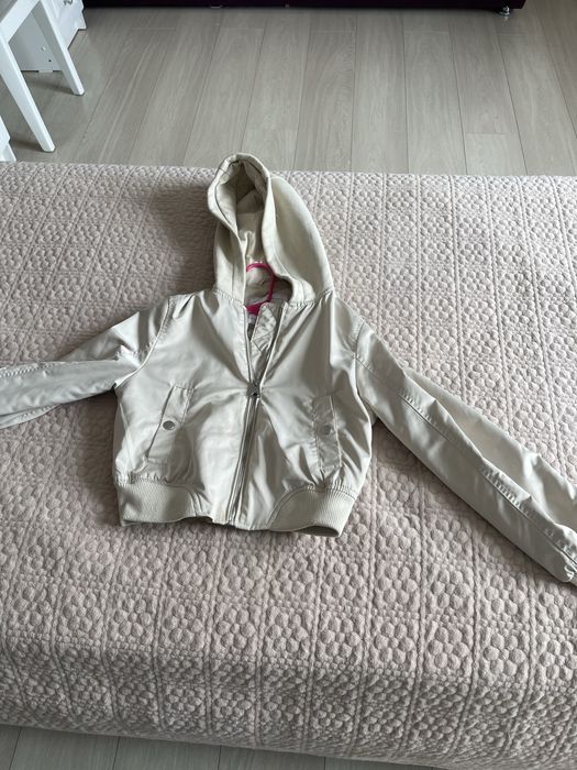 Бомбер-ветровка на девочк