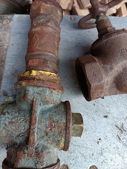 Robinet și diferite piese