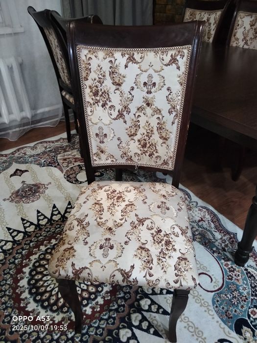 Стол стулья дерево