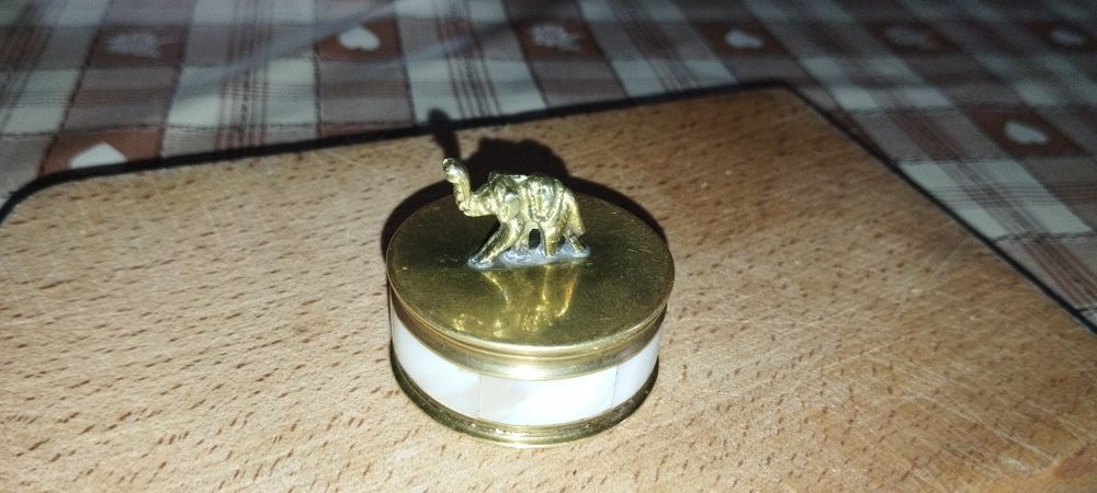 Кутийка за бижута слонова кост