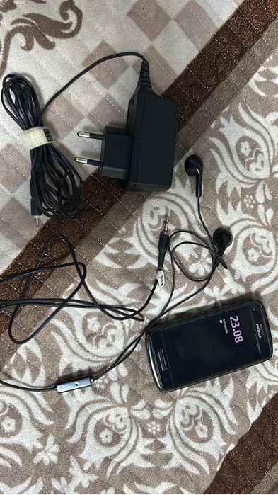 Продам nokia C6-01