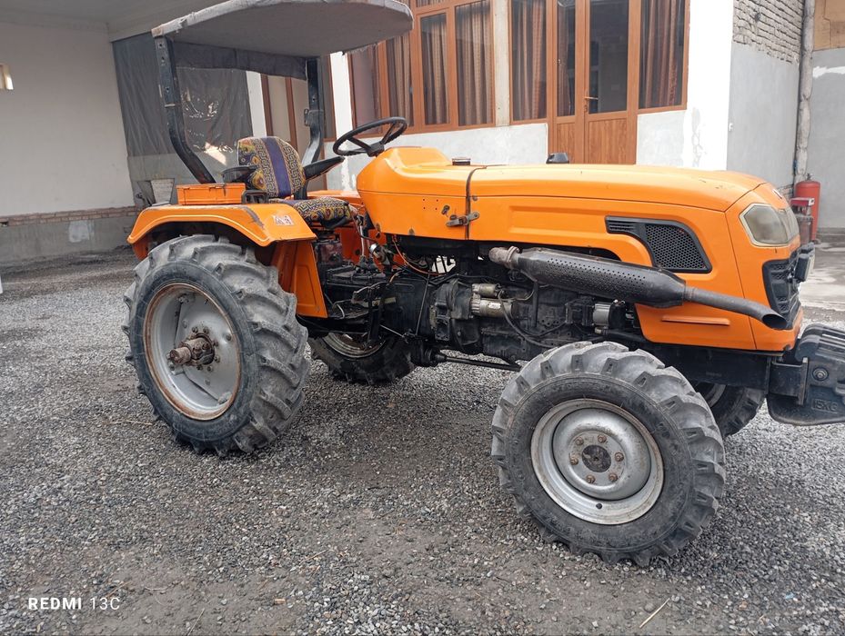 Трактор сотилади.