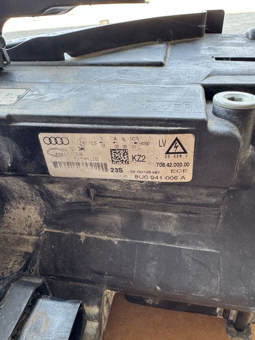 Far dreapta xenon Audi Q3 8U 2011-2015 UK nonfacelift 8U0941006A