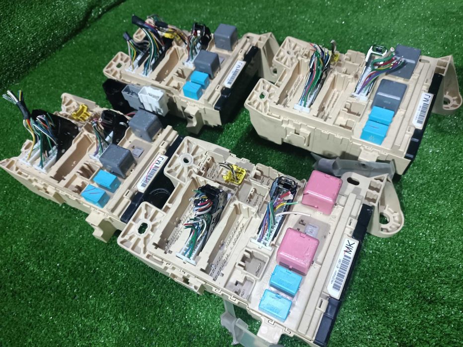 Оригинальный блок предохранителя салона от Toyota Camry 40 2.4