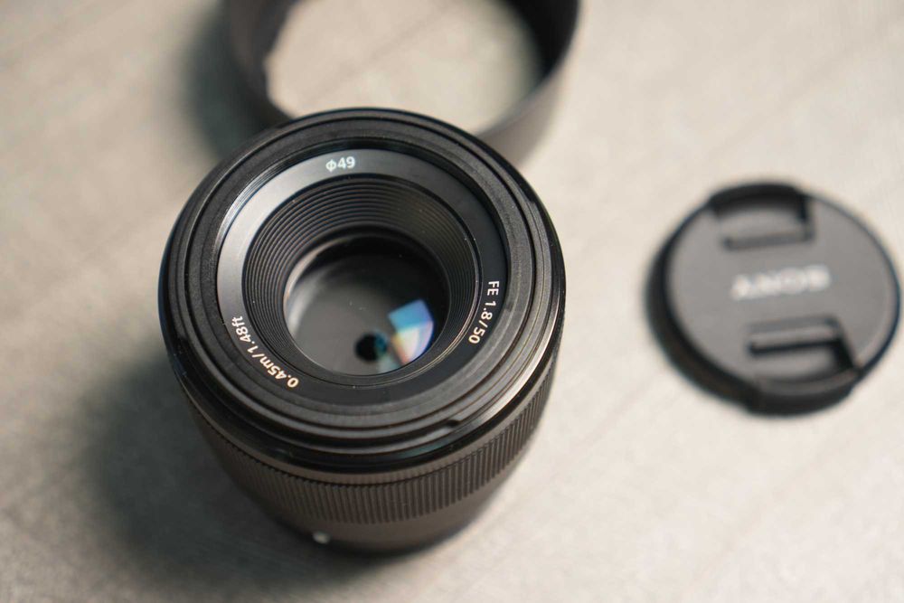 Объектив Sony E 50mm f/1.8 OSS