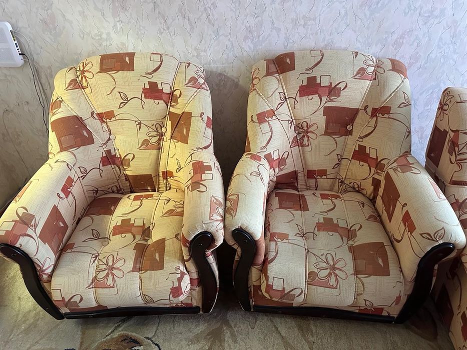 Продам 2 кресла б/у