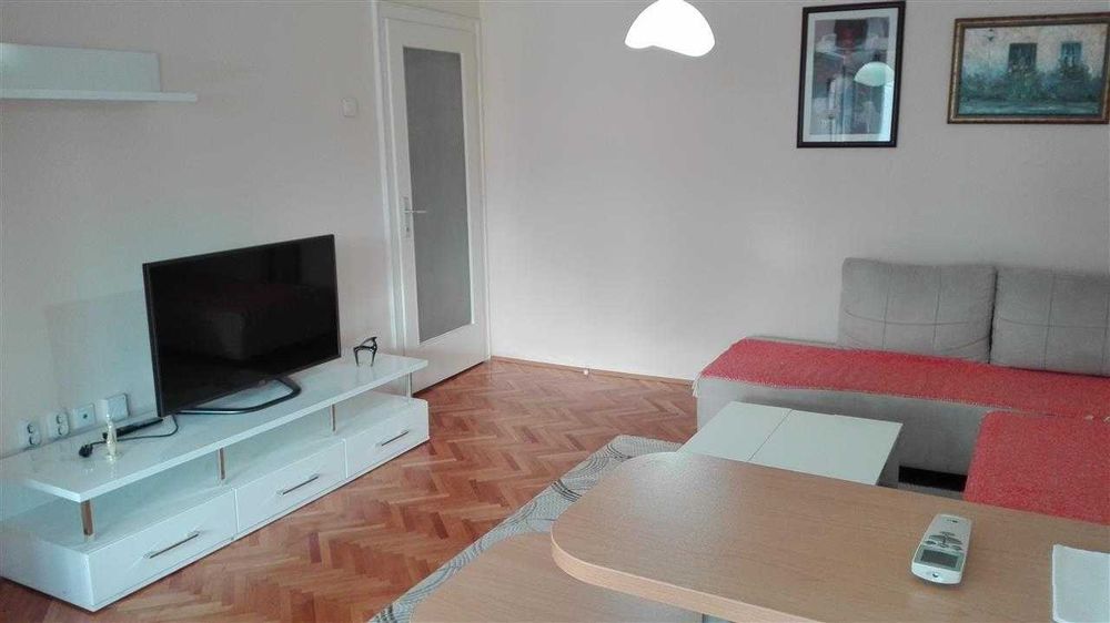 Дава се под наем Тристаен апартамент в Пловдив, Западен - 90 кв.м за 351.9 € - Снимка #1