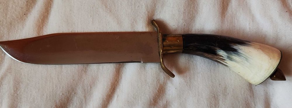 Колекция от автентични ловджийски ножове