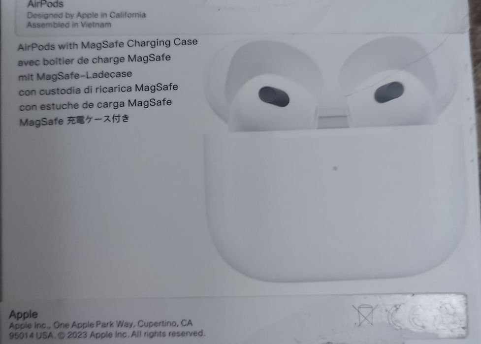 Продам наушник Айрподс 3