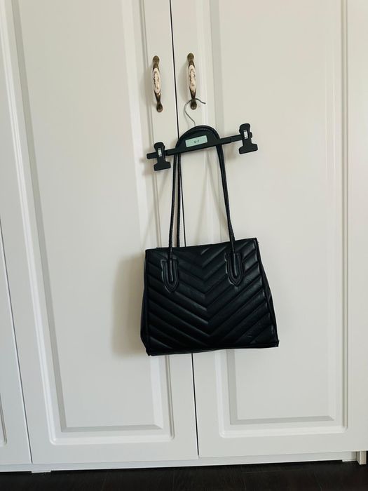 Geanta / poseta neagra , clasica