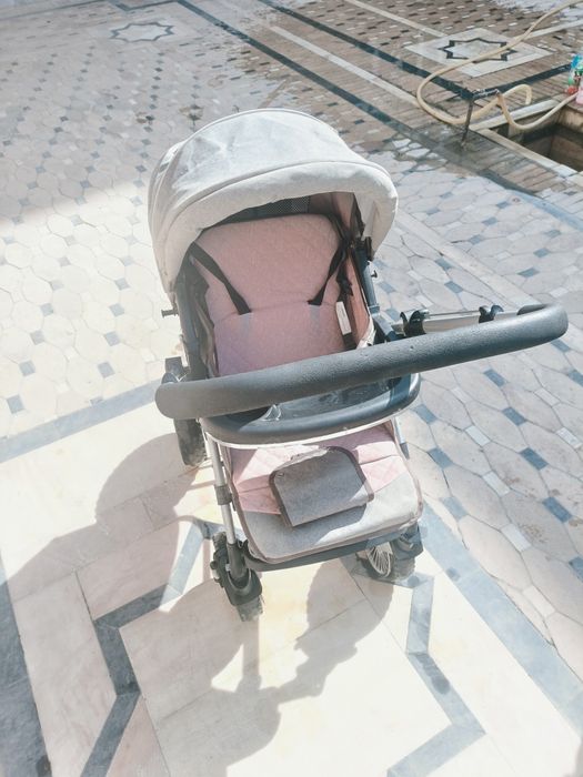 Детская коляска для детей.