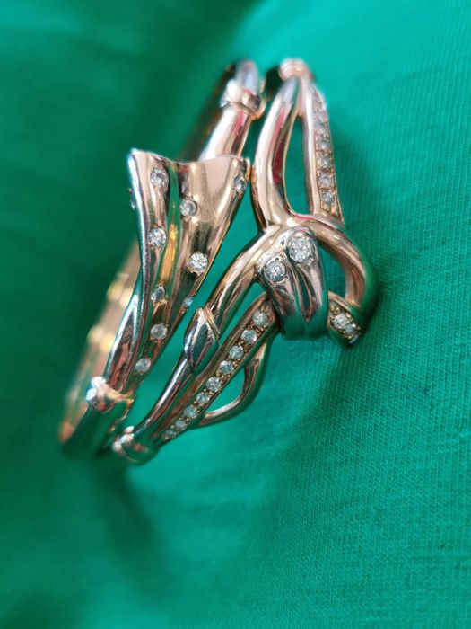 Продавам уникални златни бижута, гривни, синджир с висулка