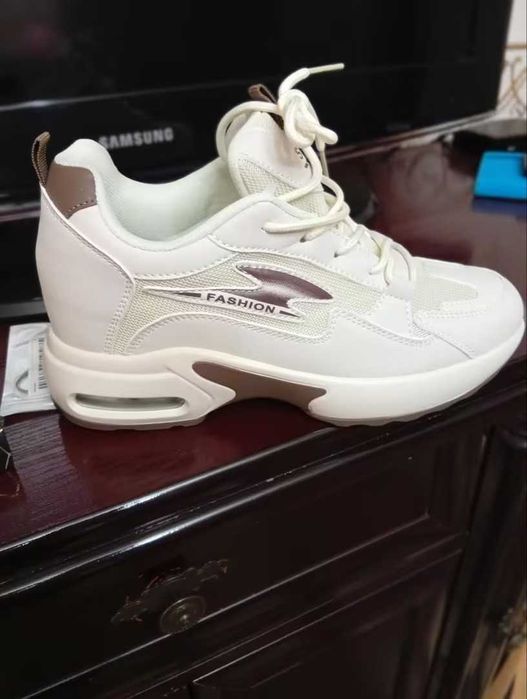 Нови маратонки със скрита платформа