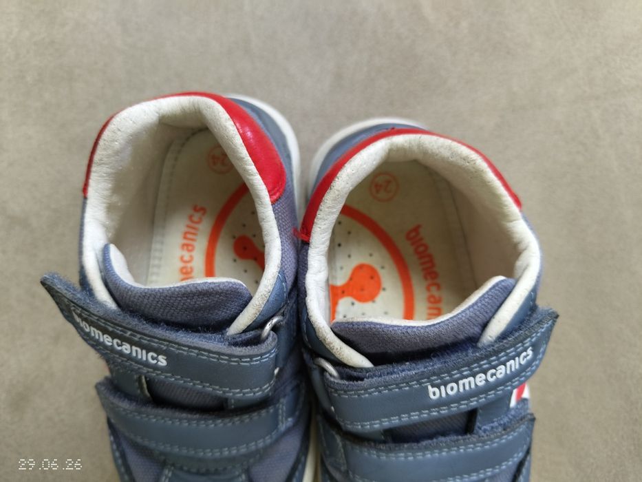 Adidași Biomecanics 24