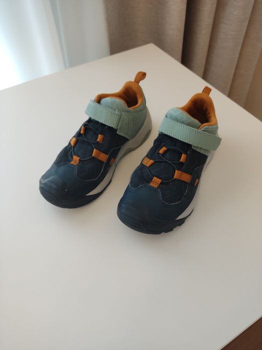 Pantofi drumetie copii Decathlon, marimea 34