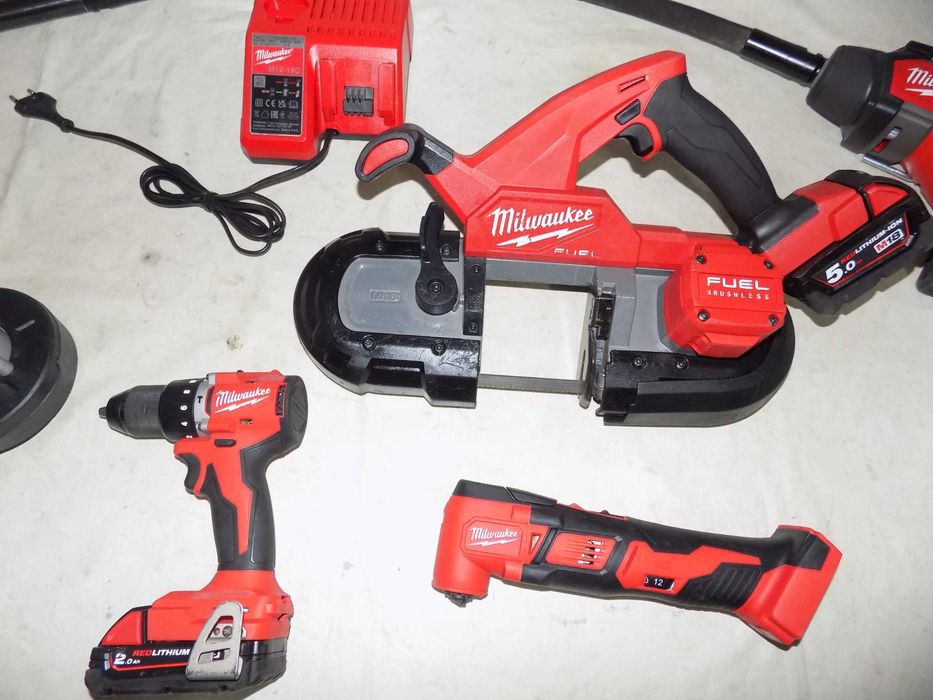 Fierastrau cu banda 12/18V Milwaukee