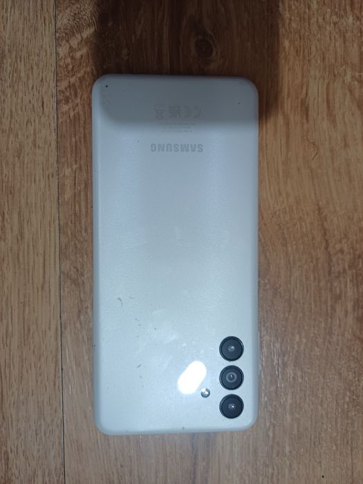 Samsung Galaxy A04Scu displayul ok.  Se restarteaza