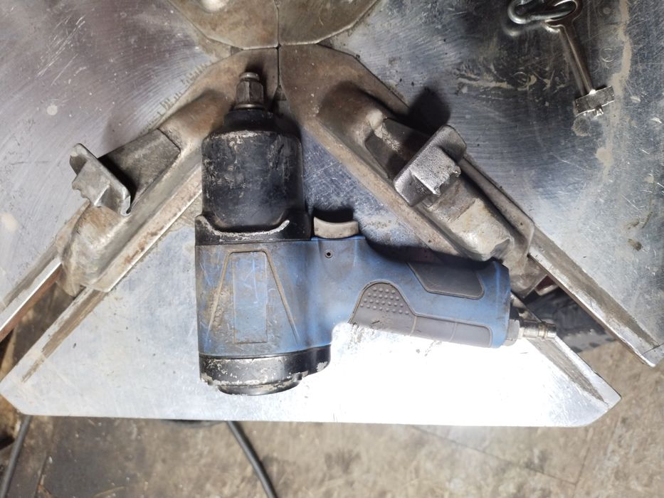 Гайковёрт пневматический