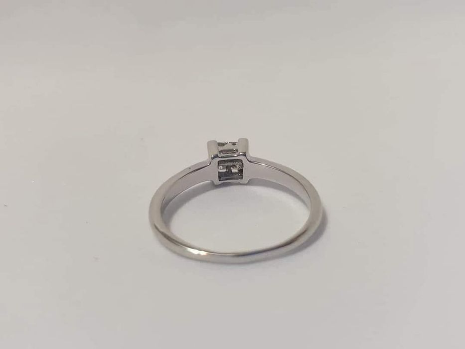 inel din aur alb de 14k,cu 4 diamante de 0,15k ,nou