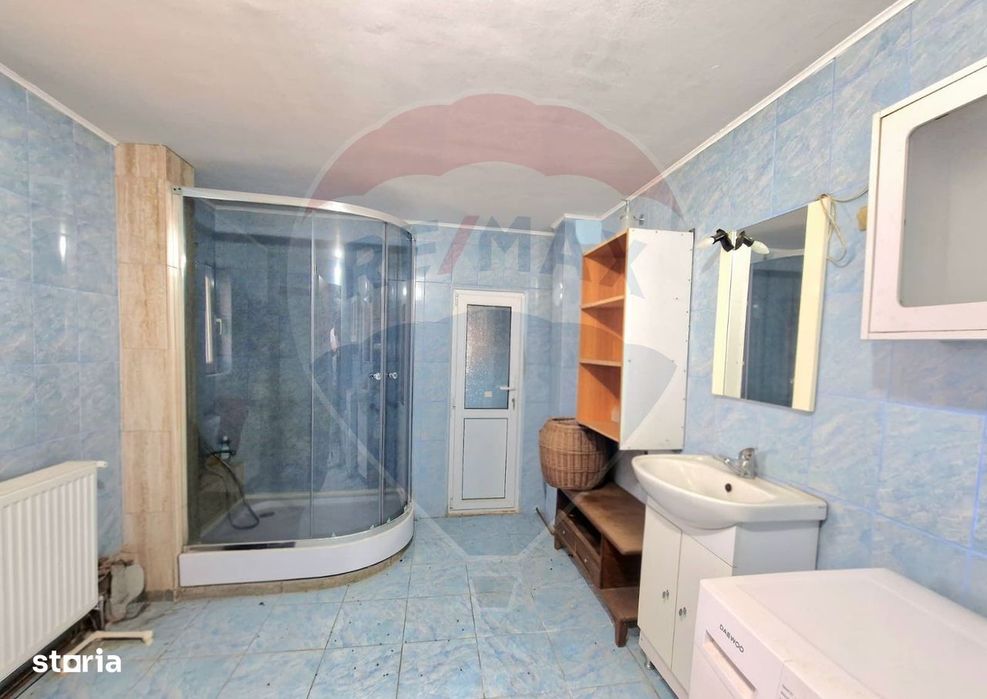Casă cu 3 camere de vânzare