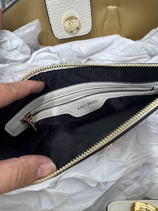 Женская сумка цвета айврори