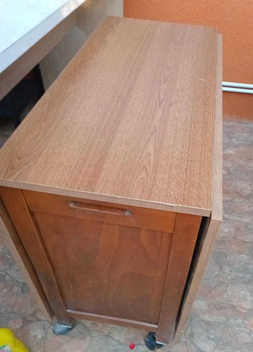 Vând masă de bucătărie extensibilă