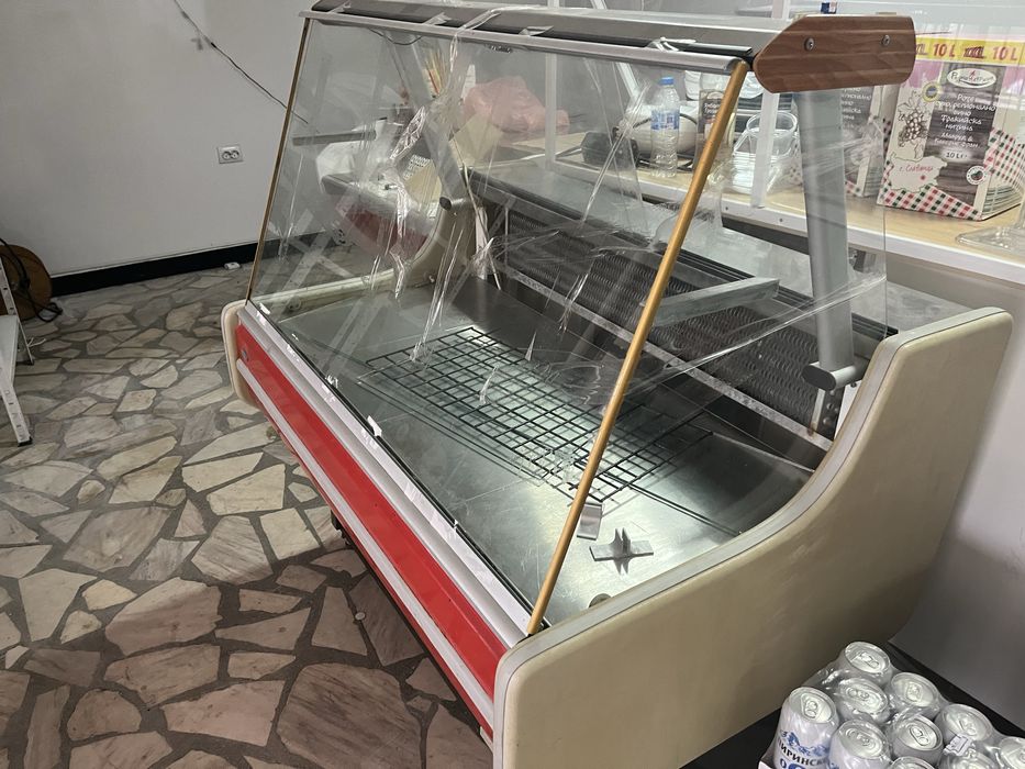 Хладилна витрина