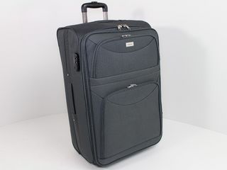 Продавам голям куфар с колелца и телескопична дръжка