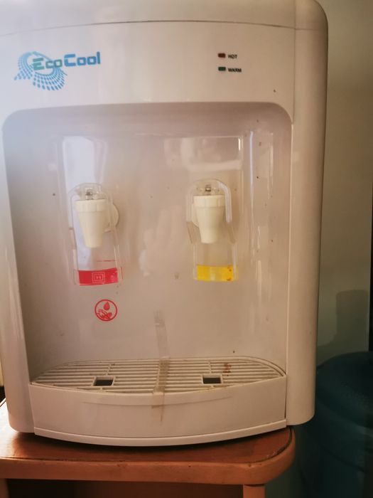 Куллер для воды и 2 бутыля