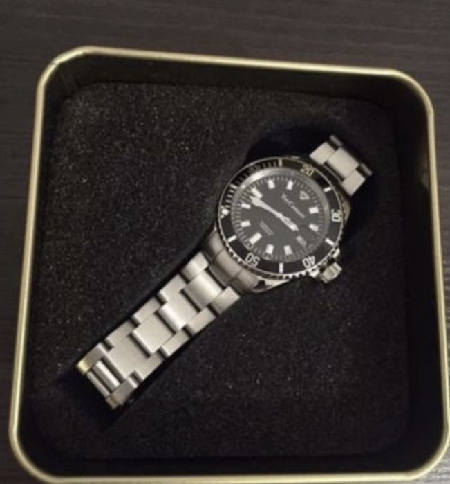 Часы Yves Camani