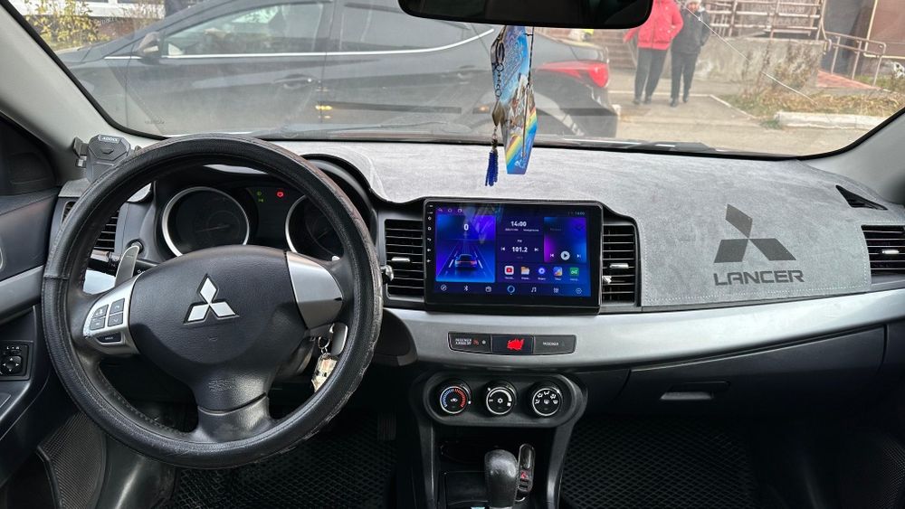 Машина Лансер  2011