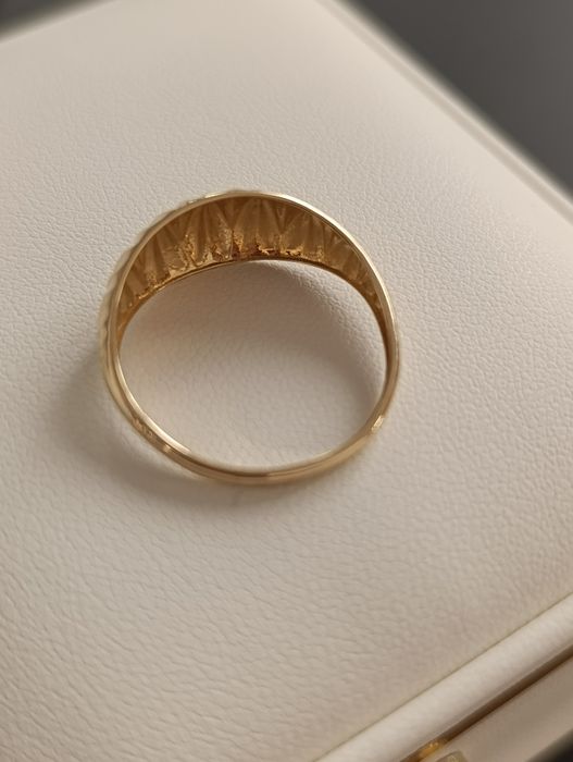 Золотое кольцо Турецкая модель проба 585 вес 1,52 гр Размер гдето 18,