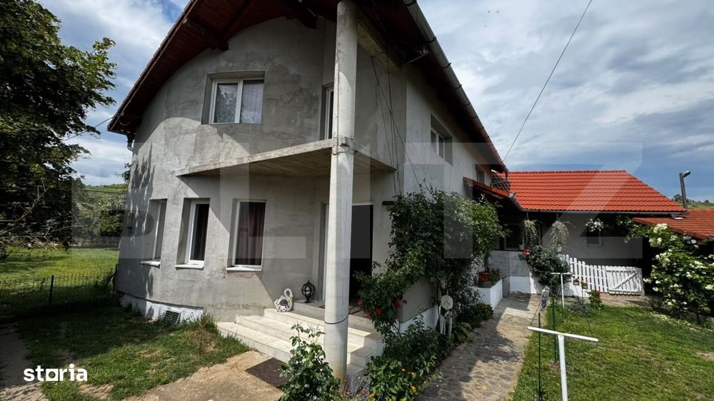 Casa spatioasa cu 4 camere, 150 mp, pivnita si teren de 1.144 mp, zona