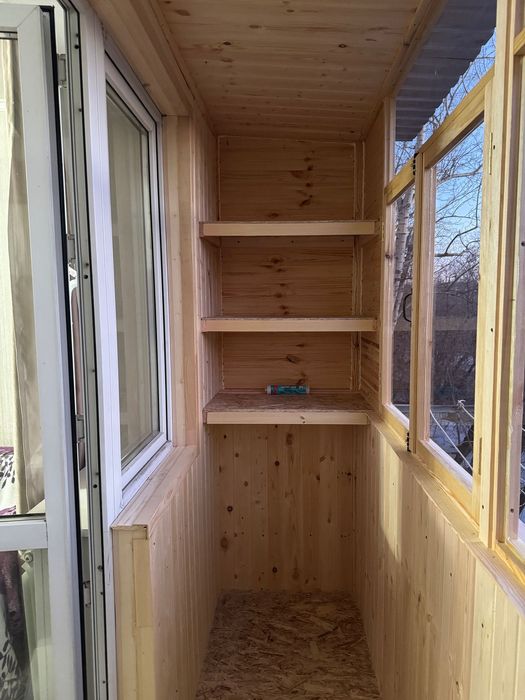 Остекление балконов, дерево, пластик