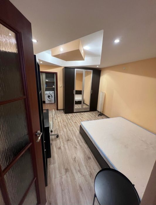 Център тристаен 600€