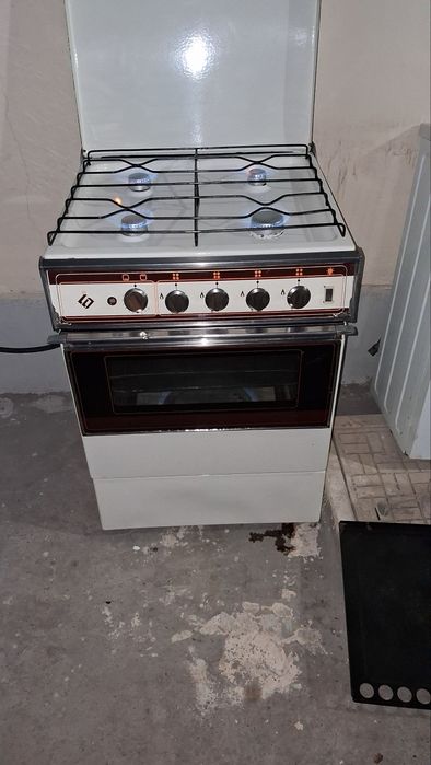 Срочно продаётся газ плита   Б хороший састийана